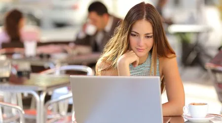 woman_watching_laptop_shutterstock_450 woman_watching_laptop_shutterstock_450