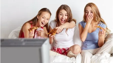 girls_tv_Shutterstock_450 girls_tv_Shutterstock_450
