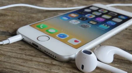 Apple_iPhone_Angle_Shutterstock_450 Apple_iPhone_Angle_Shutterstock_450