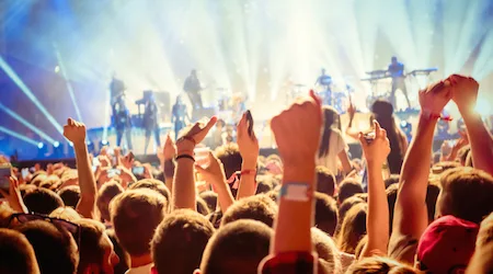 bluesfest-wristbands450x250 bluesfest-wristbands450x250
