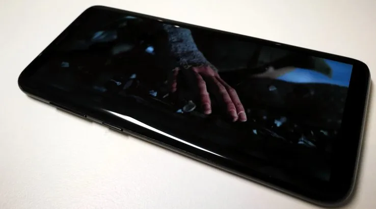 s8_display_738