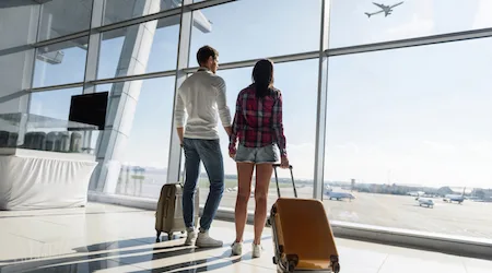 couple-airport-plane450x250 couple-airport-plane450x250