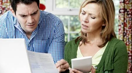 couple_phone_bill_shutterstock_450 couple_phone_bill_shutterstock_450