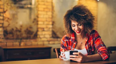 lady-coffee-smartphone450x250 lady-coffee-smartphone450x250