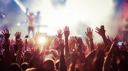 festival-crowd450x250 festival-crowd450x250