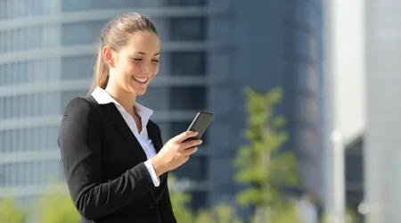 businesswoman_phone_shutterstock_450 businesswoman_phone_shutterstock_450