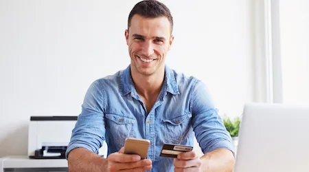 happy-man-credit-card450x250 happy-man-credit-card450x250