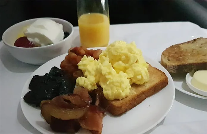 QantasA380 breakfast
