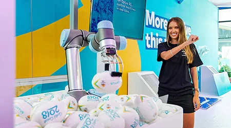 Optus5G_ball_450 Optus5G_ball_450