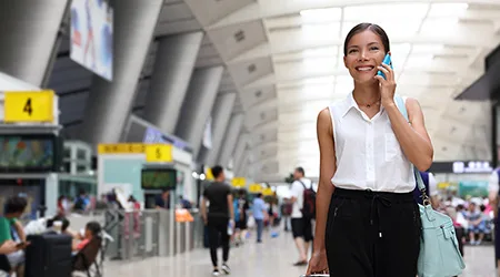 woman_phone_airport_shutterstock_450 woman_phone_airport_shutterstock_450