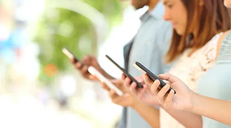 four_mobiles_shutterstock_450 four_mobiles_shutterstock_450