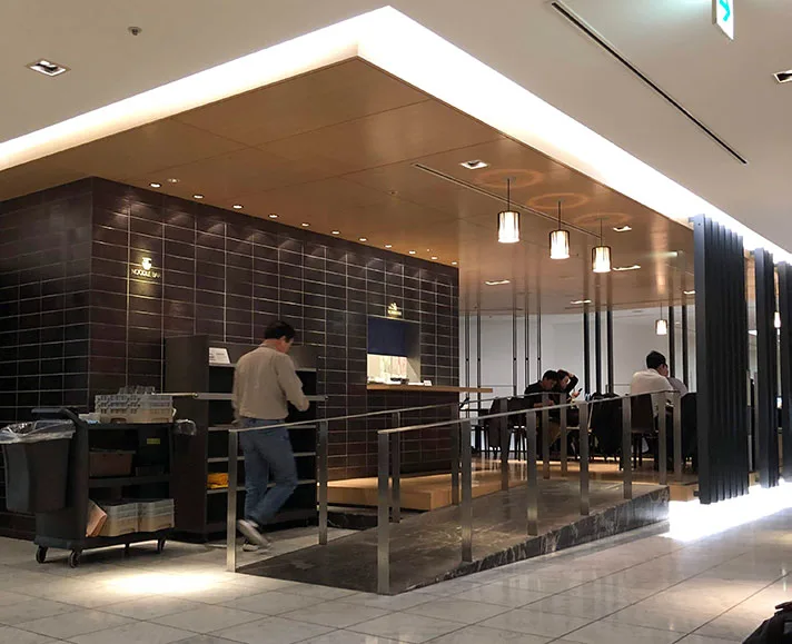 Image: Shing Kam/Finder ANA Lounge, noodle bar dining area
