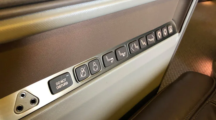Image: Shing Kam/Finder Seat controls and headphone jack