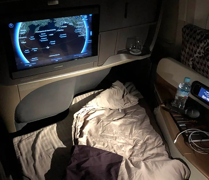 Image: Finder Singapore Airlines 777-300ER business class bed