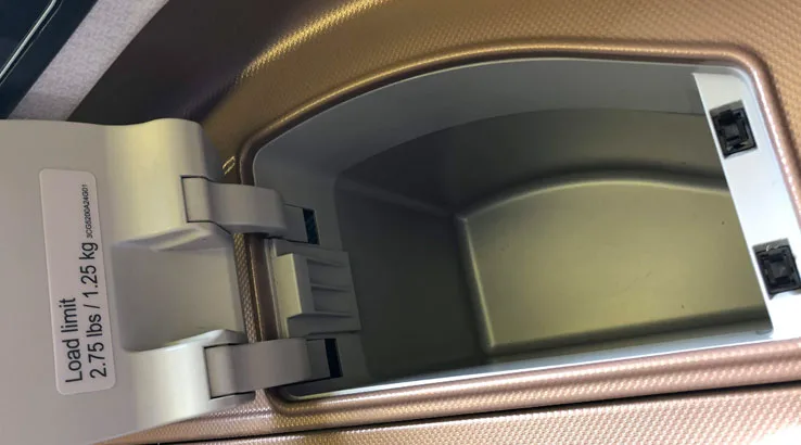 Image: Shing Kam/Finder Storage compartment beside the tray table