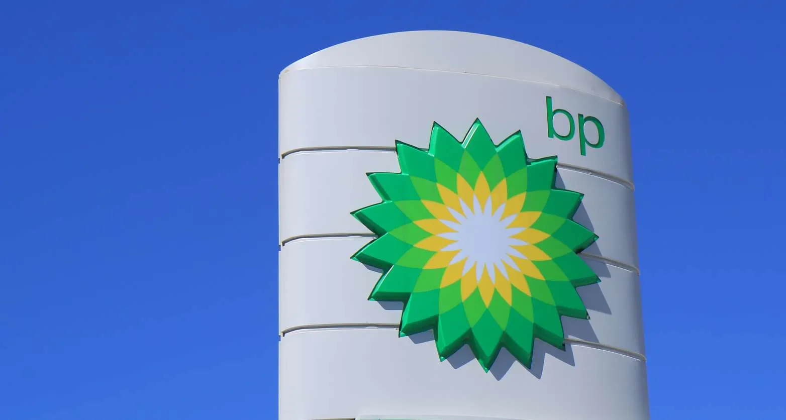 Bp points. Нефтяная компания British Petroleum. АЗС Бритиш Петролеум. Компания BP. Бритиш Петролеум логотип.