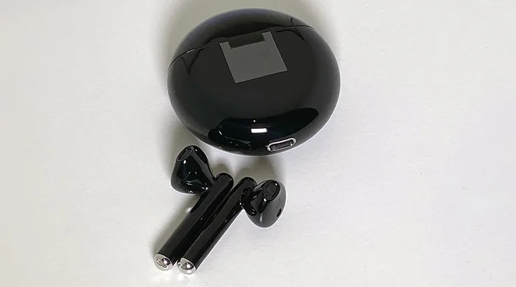 Image: Finder Close up of Huawei Freebuds 3 earbuds