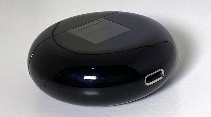 Image: Finder Close up of Huawei Freebuds 3 earbuds