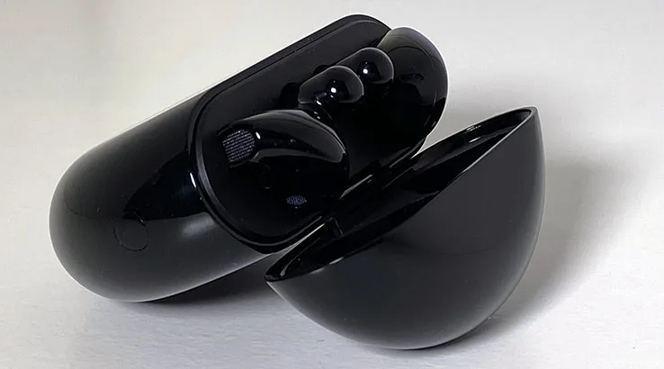 Image: Finder Close up of Huawei Freebuds 3 earbuds
