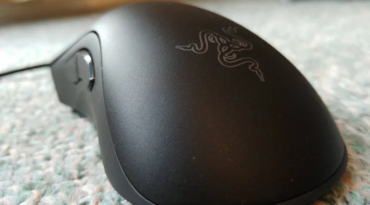 Image: Finder Razer DeathAdder V2 rear view