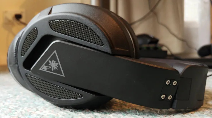 Image: Finder Turtle Beach Elite Atlas Aero side on