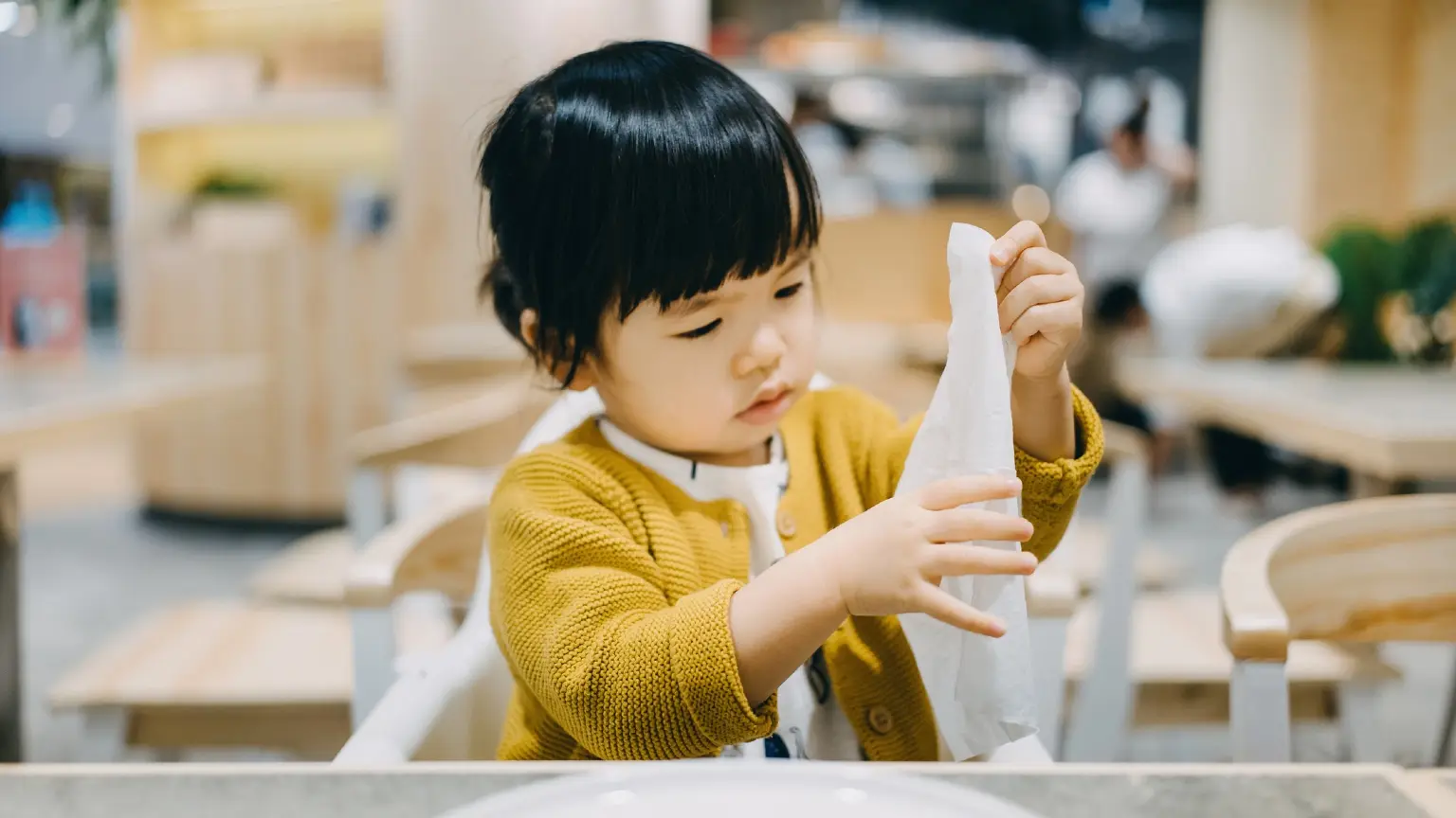 Image: Getty Images baby holding wipes