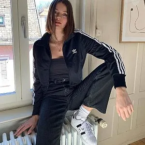 Image: the iconic activewear