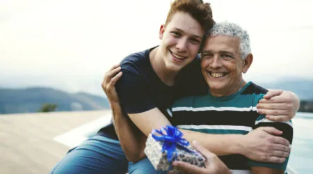 fatherandsonwithgift_GettyImages_450x250 fatherandsonwithgift_GettyImages_450x250