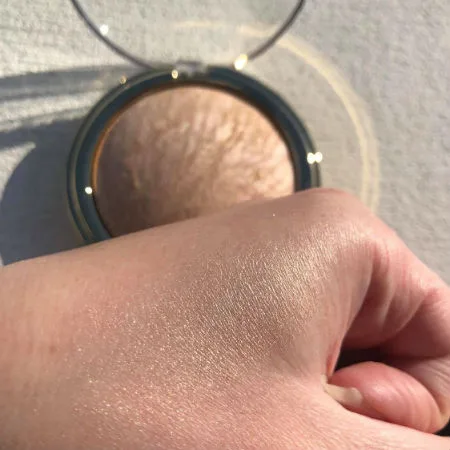 Image: Finder Napoleon Perdis Glow Patrol Highlighter swatch