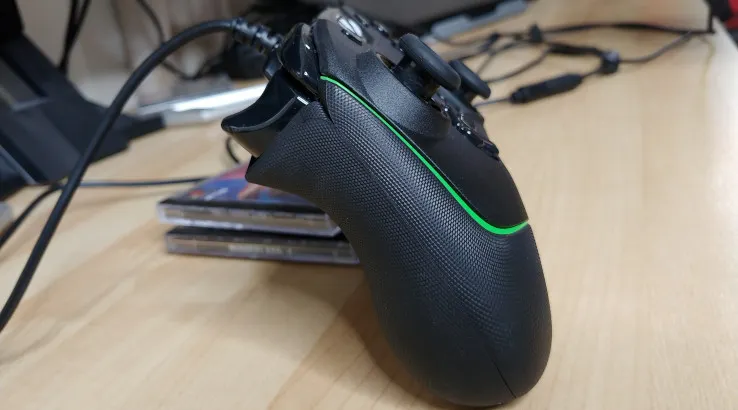 Razer Wolverine V2 review | Finder