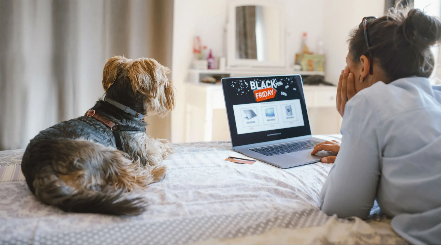 womanshoppingblackfridaysaleonlaptop_GettyImages_1800x1000 womanshoppingblackfridaysaleonlaptop_GettyImages_1800x1000