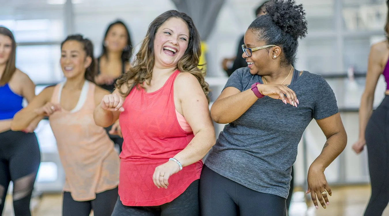 Friends_Dancing_Together_GettyImages_1350x750 Friends_Dancing_Together_GettyImages_1350x750