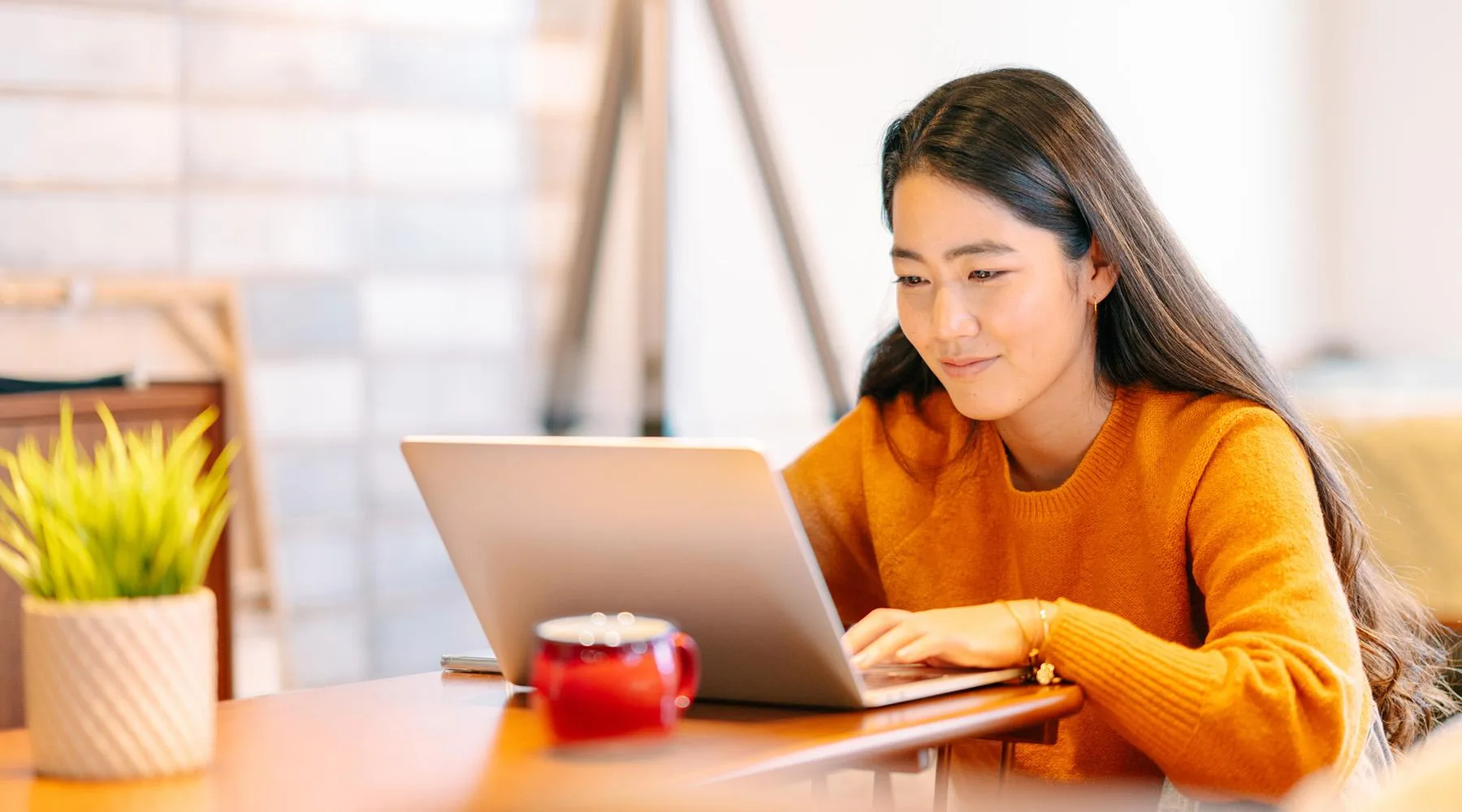 Woman-on-Laptop_GettyImages_1800x1000 Woman-on-Laptop_GettyImages_1800x1000