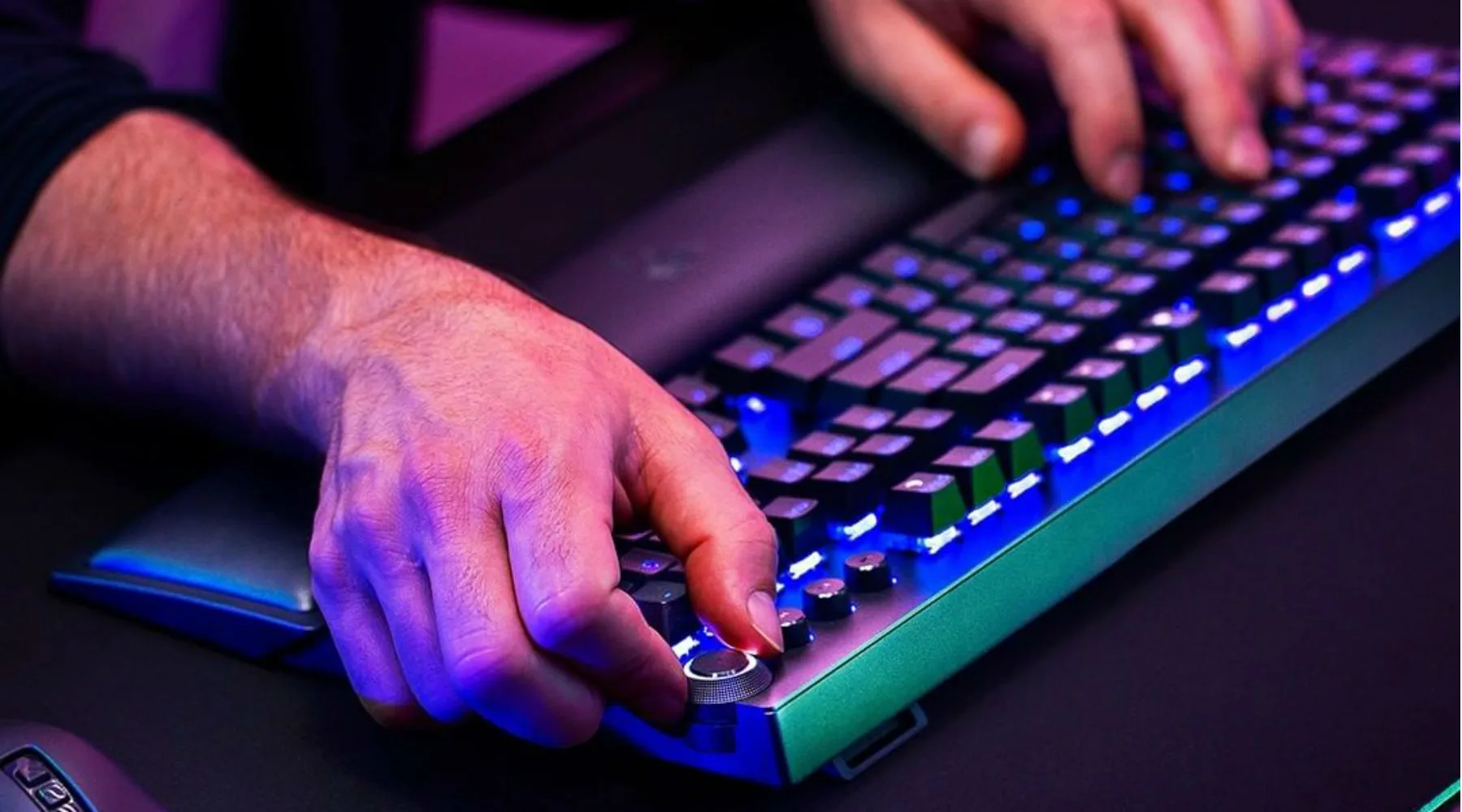 closeupofrazerkeyboard_Instagram_1800x1000 closeupofrazerkeyboard_Instagram_1800x1000
