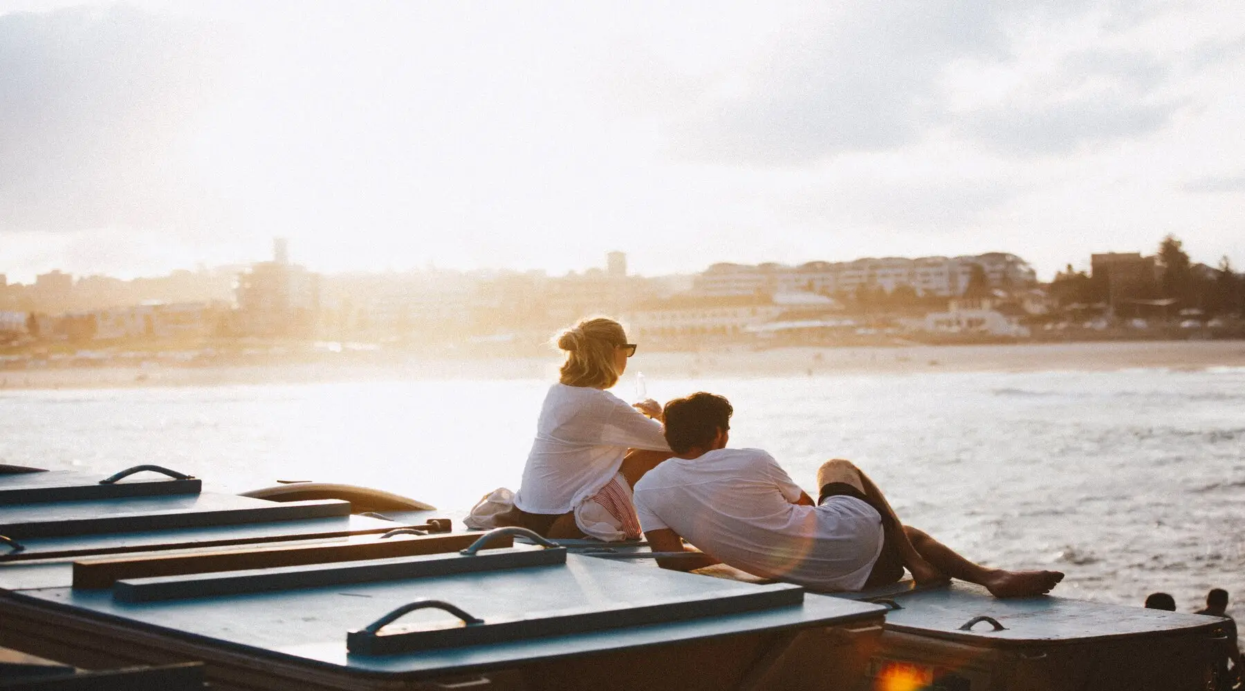 coupleatsunset_unsplash_1800x1000 coupleatsunset_unsplash_1800x1000