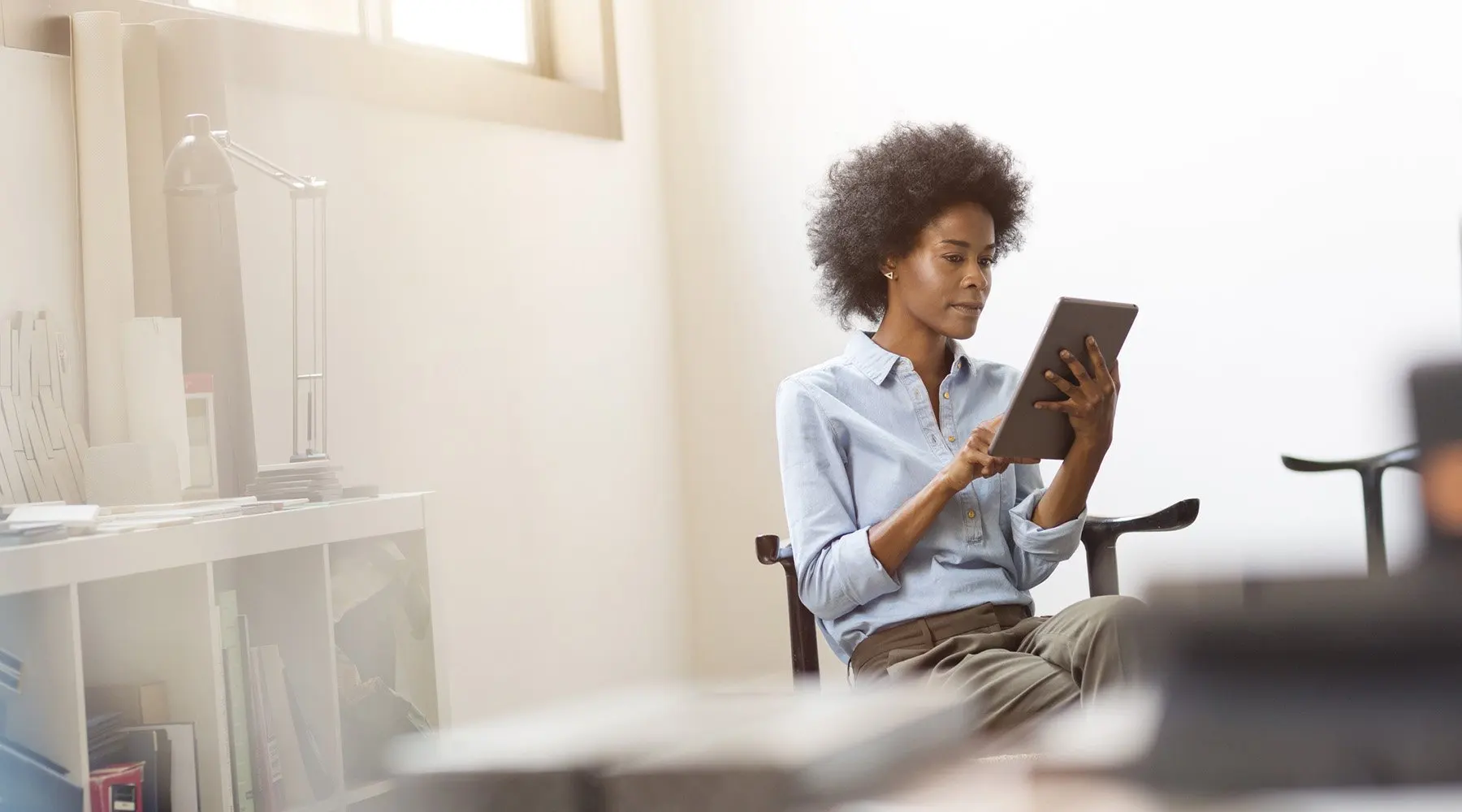 Businesswoman_Using_Tablet_GettyImages_1800x1000