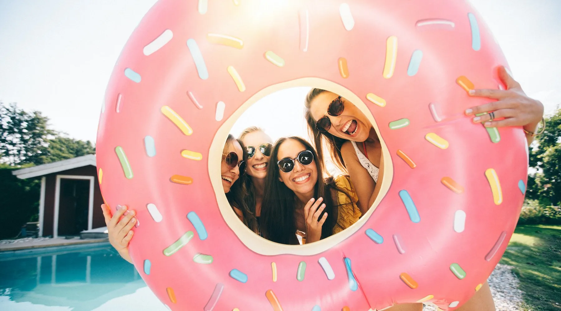 FriendsDonutPool_GettyImages_1800x1000 FriendsDonutPool_GettyImages_1800x1000