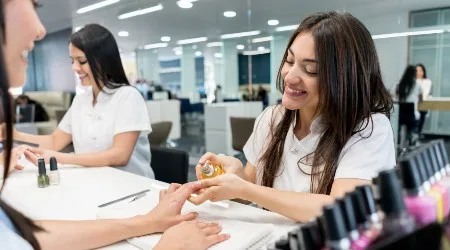 Online nail technician courses