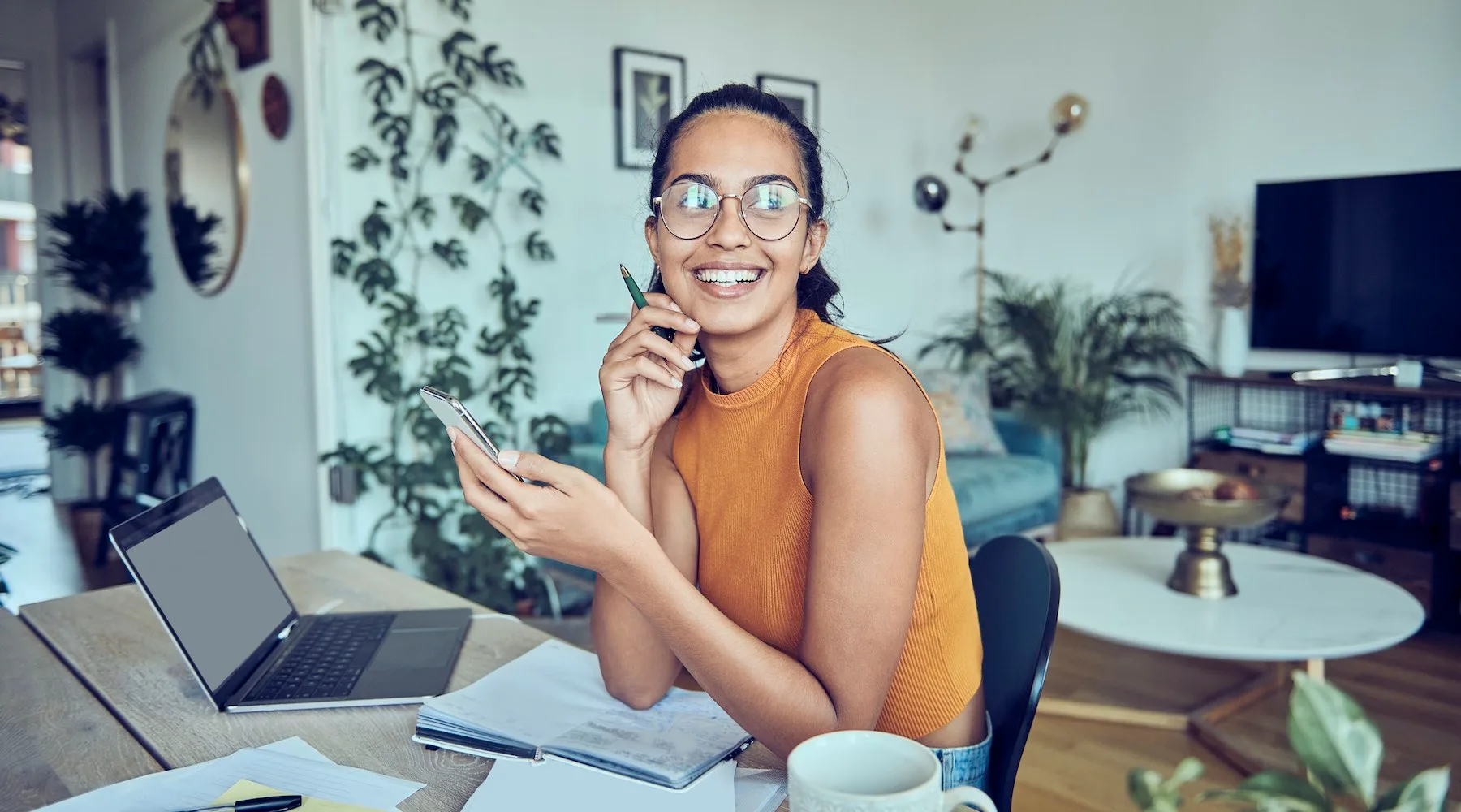 HappyWomanBankingAtHome_GettyImages_1800x1000 HappyWomanBankingAtHome_GettyImages_1800x1000