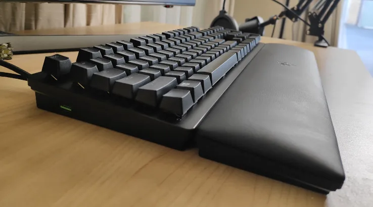 Image: Finder Razer Huntsman V2 Analog gaming keyboard