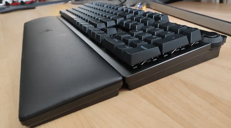 Image: Finder Razer Huntsman V2 Analog gaming keyboard