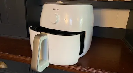 https://dvh1deh6tagwk.cloudfront.net/finder-au/wp-uploads/2021/07/philips-premium-air-fryer_finder_450x250.jpg