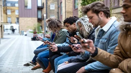 Data addicts: 1 in 2 Australians reaching their mobile limit