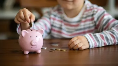 Mini moguls: 1 in 3 Aussie parents invest for their kids future