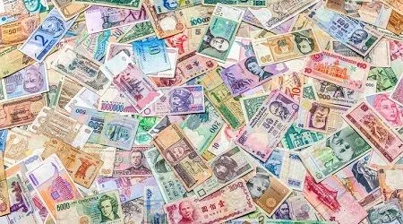 What’s the difference between futures contract and forward contract?