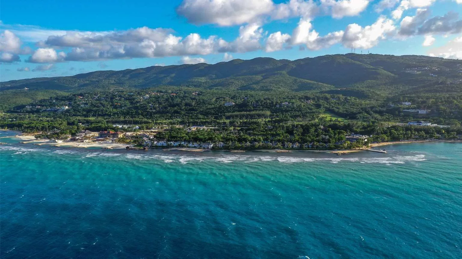 Image: Getty Images View of the clear blue water in Jamaica