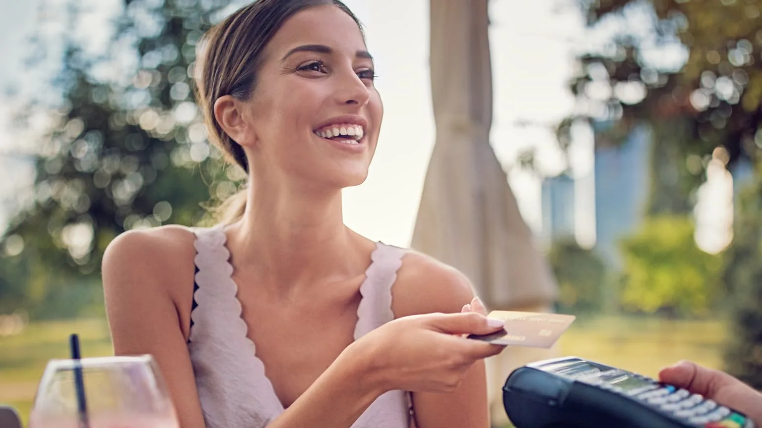 Image: Getty Images woman paying dinner with credit card
