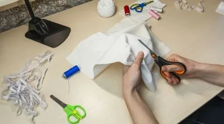 How to make a face mask at home
