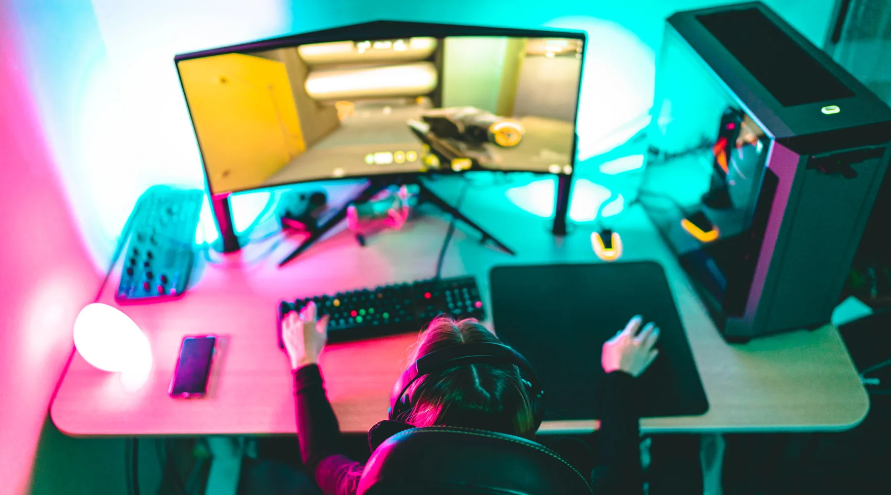 WomanPlayingVideoGamesOnComputer_GettyImages_1800x1000 WomanPlayingVideoGamesOnComputer_GettyImages_1800x1000