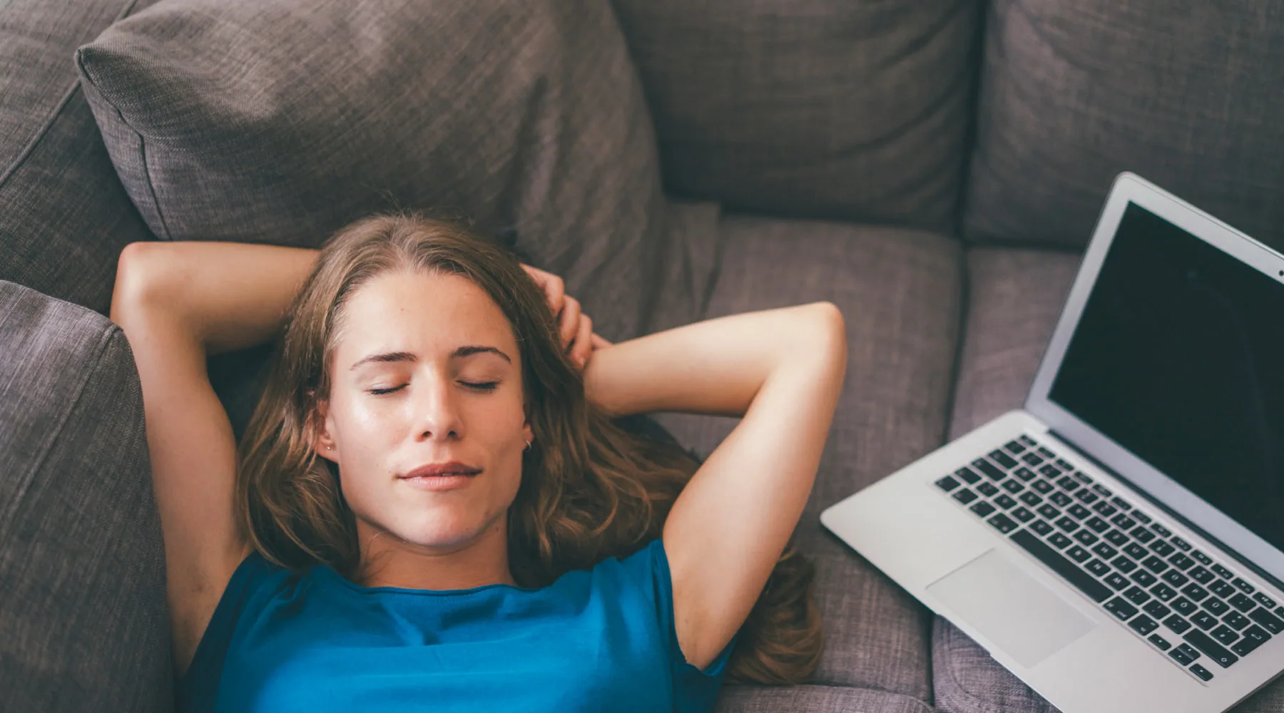 LadyLyingInCouchWithLaptop_GettyImages_1800x1000 LadyLyingInCouchWithLaptop_GettyImages_1800x1000